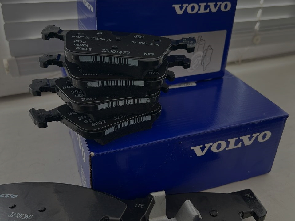 Замініть гальмівні колодки та диски з вигодою до 10%*