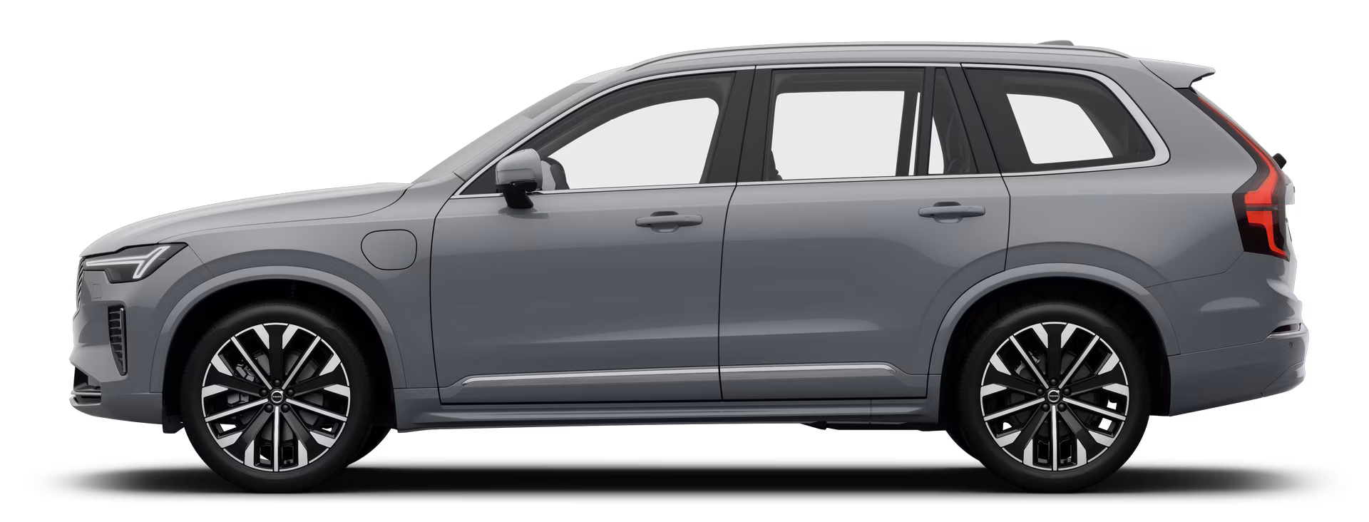 Volvo XC90 Plug-in Hybrid крупним планом збоку на чорному фоні